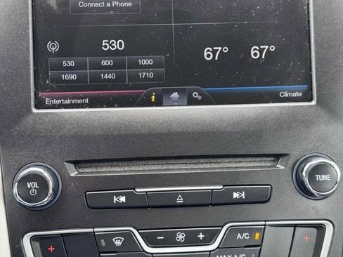 Used 2016 Ford Fusion SE FWD image 20