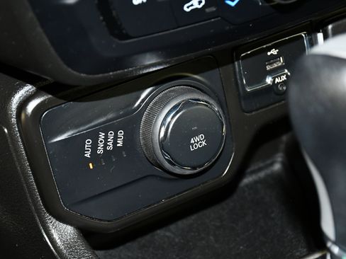 Used 2020 Jeep Renegade Limited image 31