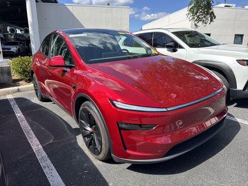Used 2026 Tesla Model Y image 1