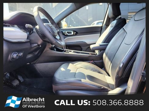 Used 2023 Jeep Compass Limited AWD/4WD image 18