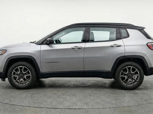 Used 2025 Jeep Compass Trailhawk image 5