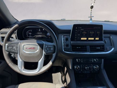 Used 2023 GMC Yukon SLT w/ SLT Luxury Package image 10