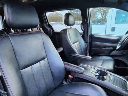 Used 2016 Dodge Grand Caravan R/T w/ Driver Convenience Group image 12