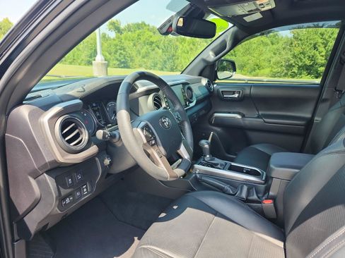 Used 2023 Toyota Tacoma Limited w/ Nightshade Package AWD/4WD image 17