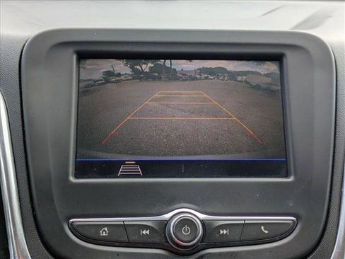 Used 2021 Chevrolet Equinox LS image 13