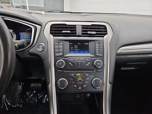 Used 2018 Ford Fusion S image 15