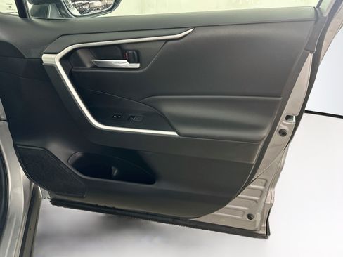 Used 2022 Toyota RAV4 XLE AWD/4WD image 32