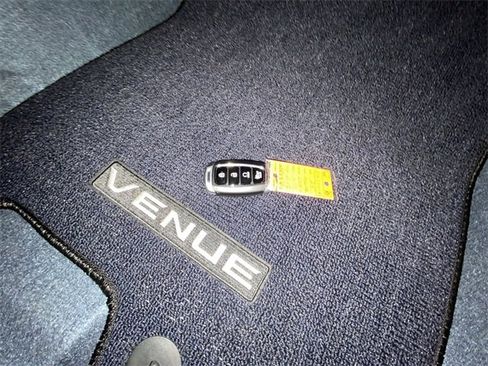 Used 2025 Hyundai Venue Limited image 29