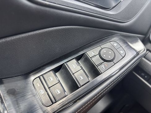 Used 2025 Nissan Rogue SV AWD/4WD image 18