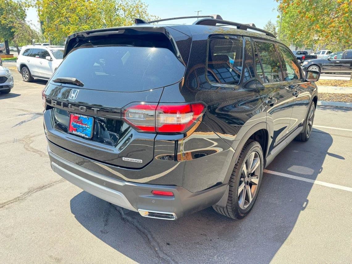 Used 2023 Honda Pilot Touring image 5