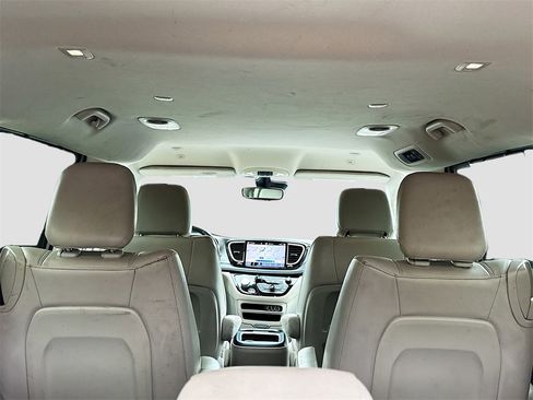 Used 2021 Chrysler Pacifica Touring-L image 27