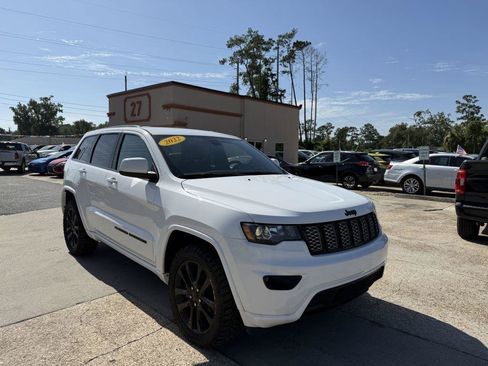 Used 2022 Jeep Grand Cherokee Laredo X AWD/4WD image 3