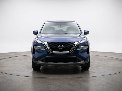 Used 2025 Nissan Rogue SV FWD image 2