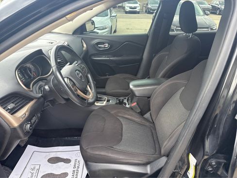 Used 2017 Jeep Cherokee 75th Anniversary image 11