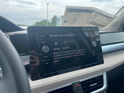 New 2026 Volkswagen Taos SE FWD image 16