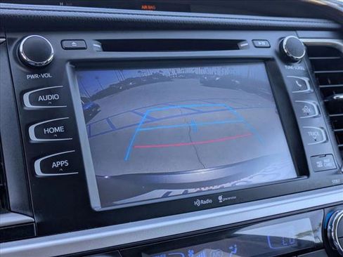 Used 2015 Toyota Highlander XLE image 14