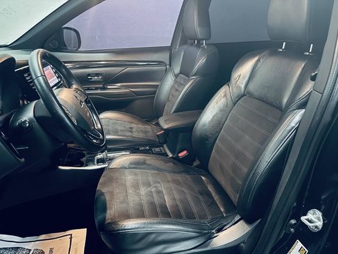 Used 2019 Mitsubishi Outlander LE FWD image 16