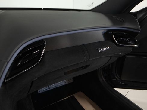 Used 2022 Ferrari Roma image 33