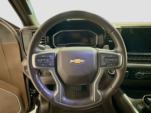 Used 2022 Chevrolet Silverado 1500 LTZ w/ LTZ Convenience Package II AWD/4WD image 11