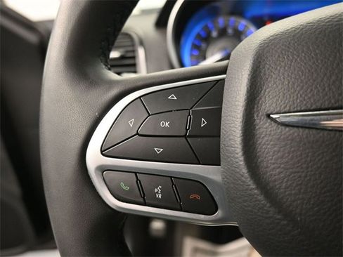 Used 2023 Chrysler 300 Touring w/ Sport Appearance Package image 15