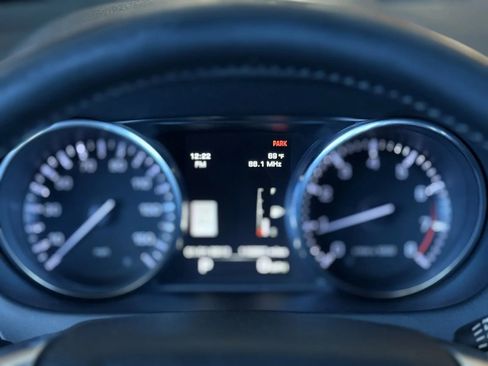 Used 2015 Land Rover Discovery Sport HSE Luxury image 27