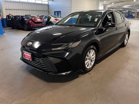 Used 2025 Toyota Camry LE FWD image 7