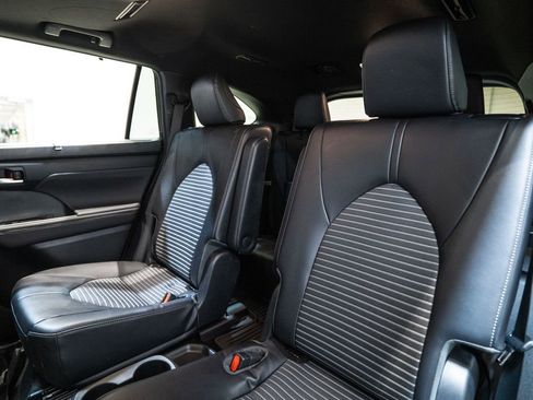 Used 2023 Toyota Highlander XSE image 31