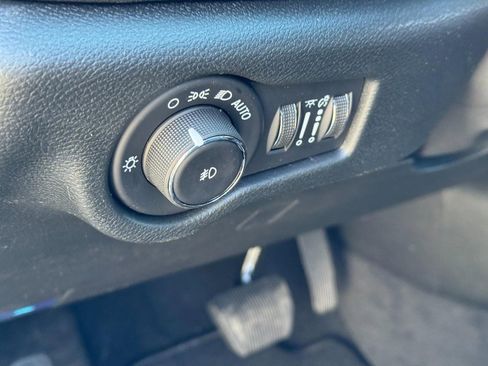 New 2026 Chrysler Pacifica Select w/ S Appearance Package image 15