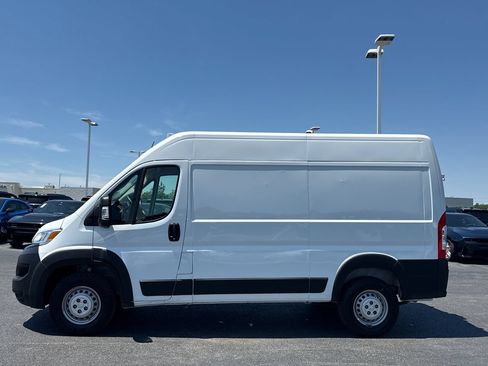 Used 2024 RAM ProMaster 2500 w/ Convenience Group FWD image 6