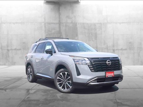 New 2026 Nissan Pathfinder Platinum AWD/4WD image 2
