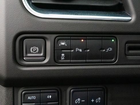 Used 2021 Chevrolet Suburban RST w/ Luxury Package image 30