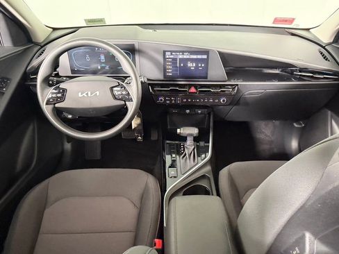 Used 2025 Kia Niro LX image 12
