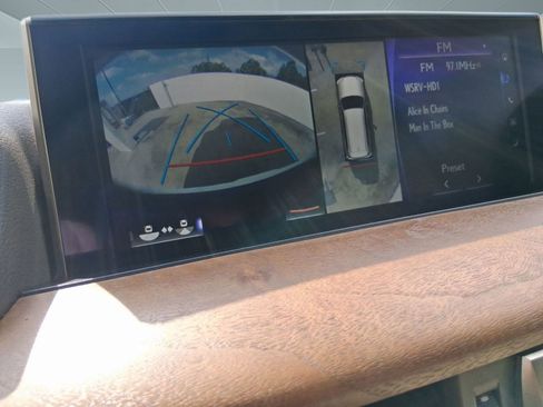 Used 2021 Lexus LX 570 4WD w/ Luxury Package image 25