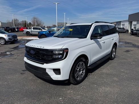 Used 2025 Ford Expedition Active image 9