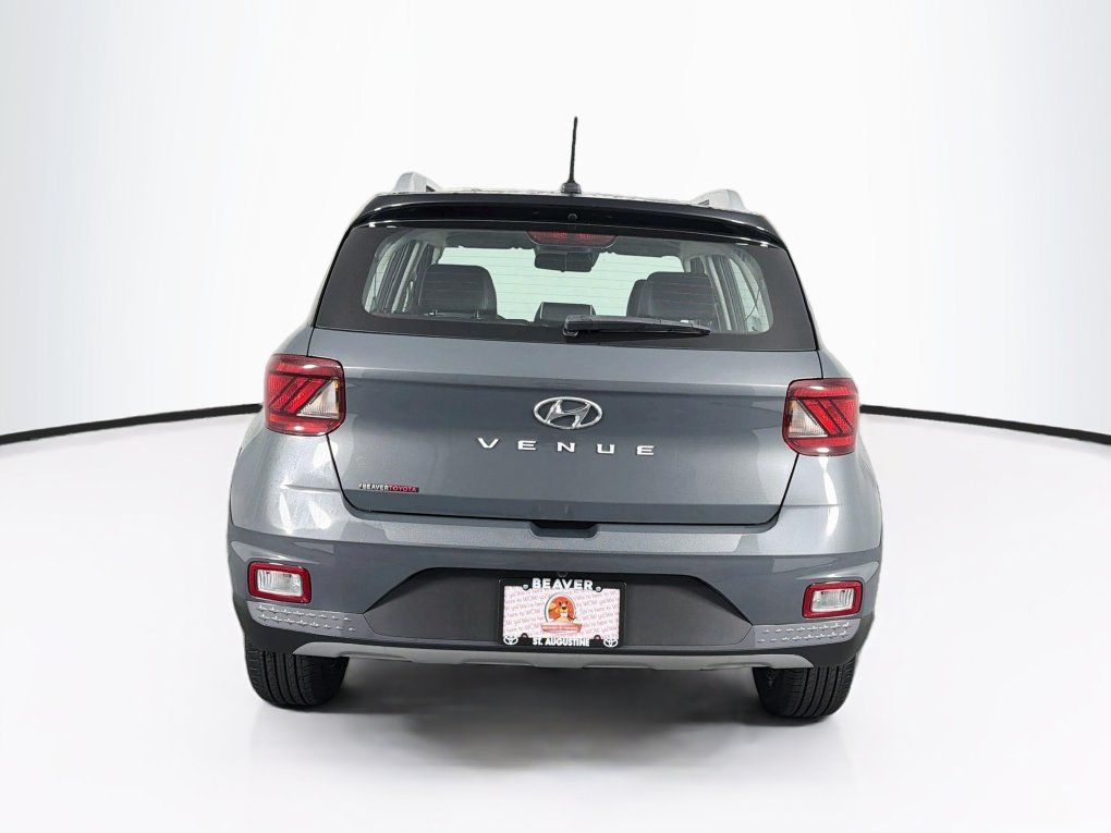 Used 2026 Hyundai Venue SEL FWD image 8