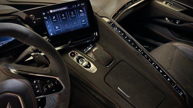 Used 2024 Chevrolet Corvette Stingray Premium Cpe w/ Z51 Performance Package RWD image 5