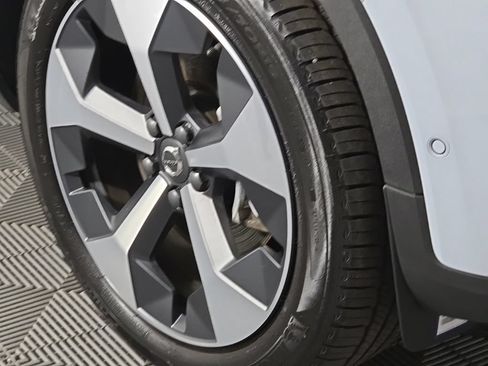 Certified 2026 Volvo XC40 B5 Plus AWD/4WD image 7