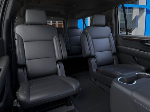 New 2026 Chevrolet Suburban LT w/ Advanced Technology Package AWD/4WD image 17
