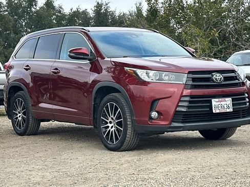 Used 2017 Toyota Highlander SE image 10