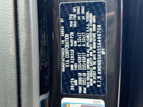 Used 2025 Kia Carnival FWD image 37