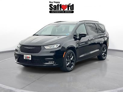 New 2026 Chrysler Pacifica Select w/ S Appearance Package