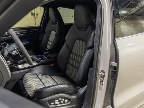 Used 2021 Porsche Cayenne Turbo S image 42