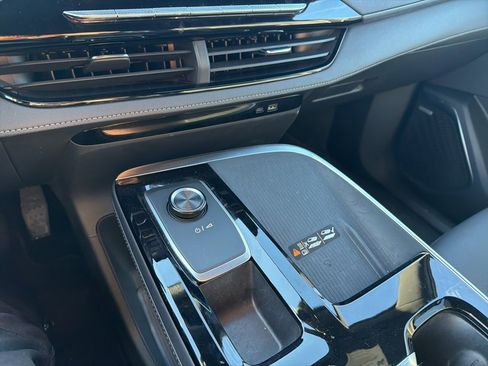 Used 2025 Buick Enclave Preferred image 13