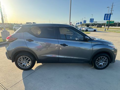 Used 2023 Nissan Kicks S FWD image 9