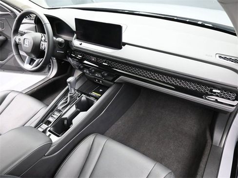 Used 2024 Honda Accord Touring image 39