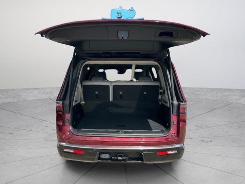 Certified 2023 Jeep Wagoneer Series III w/ Convenience Group I AWD/4WD image 38