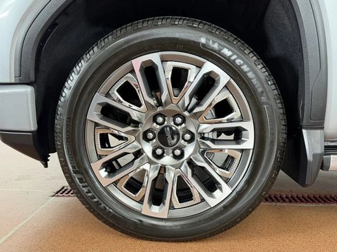 Used 2025 GMC Sierra 1500 Denali Ultimate AWD/4WD image 9