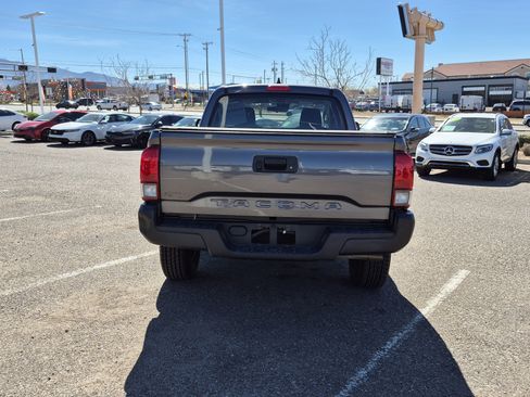 Used 2022 Toyota Tacoma SR image 4