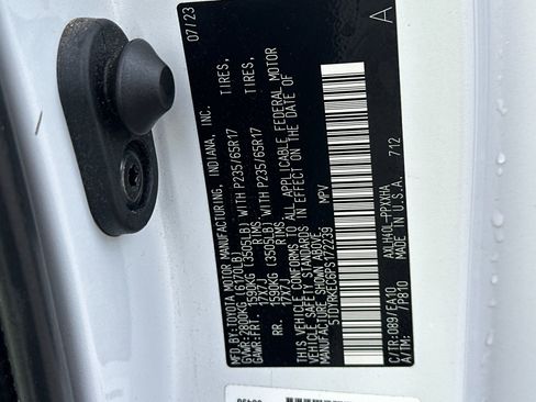 Used 2023 Toyota Sienna XLE image 57