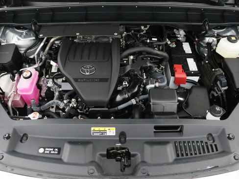 Certified 2025 Toyota Highlander LE FWD image 40